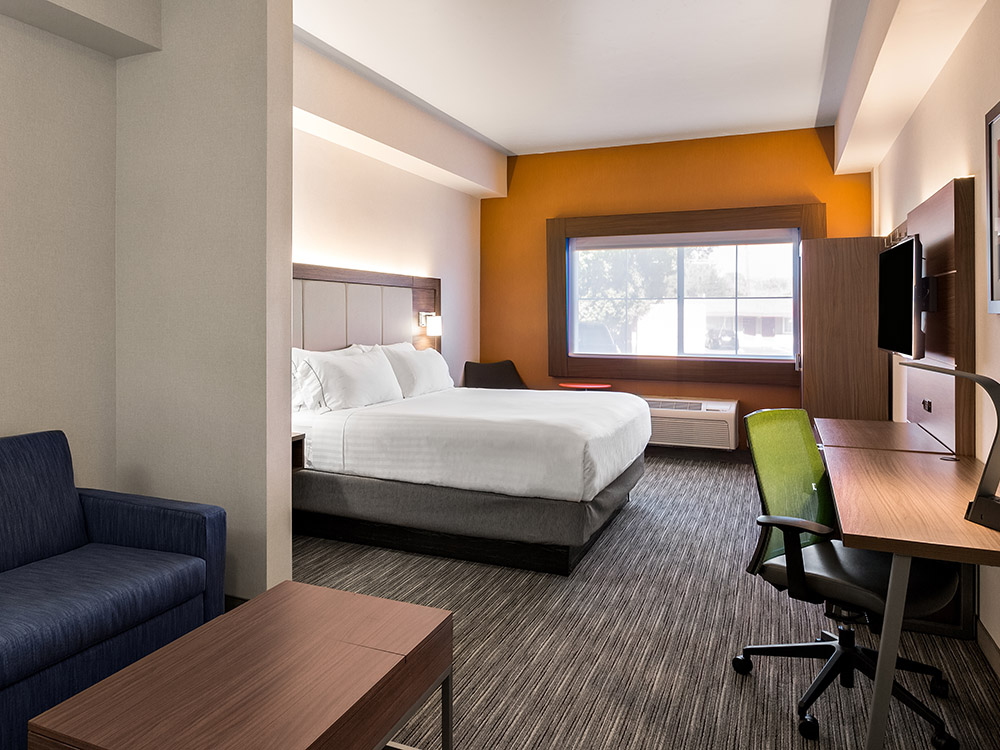 IHG hotel, Lake Oroville hotel, separate living & sleeping areas